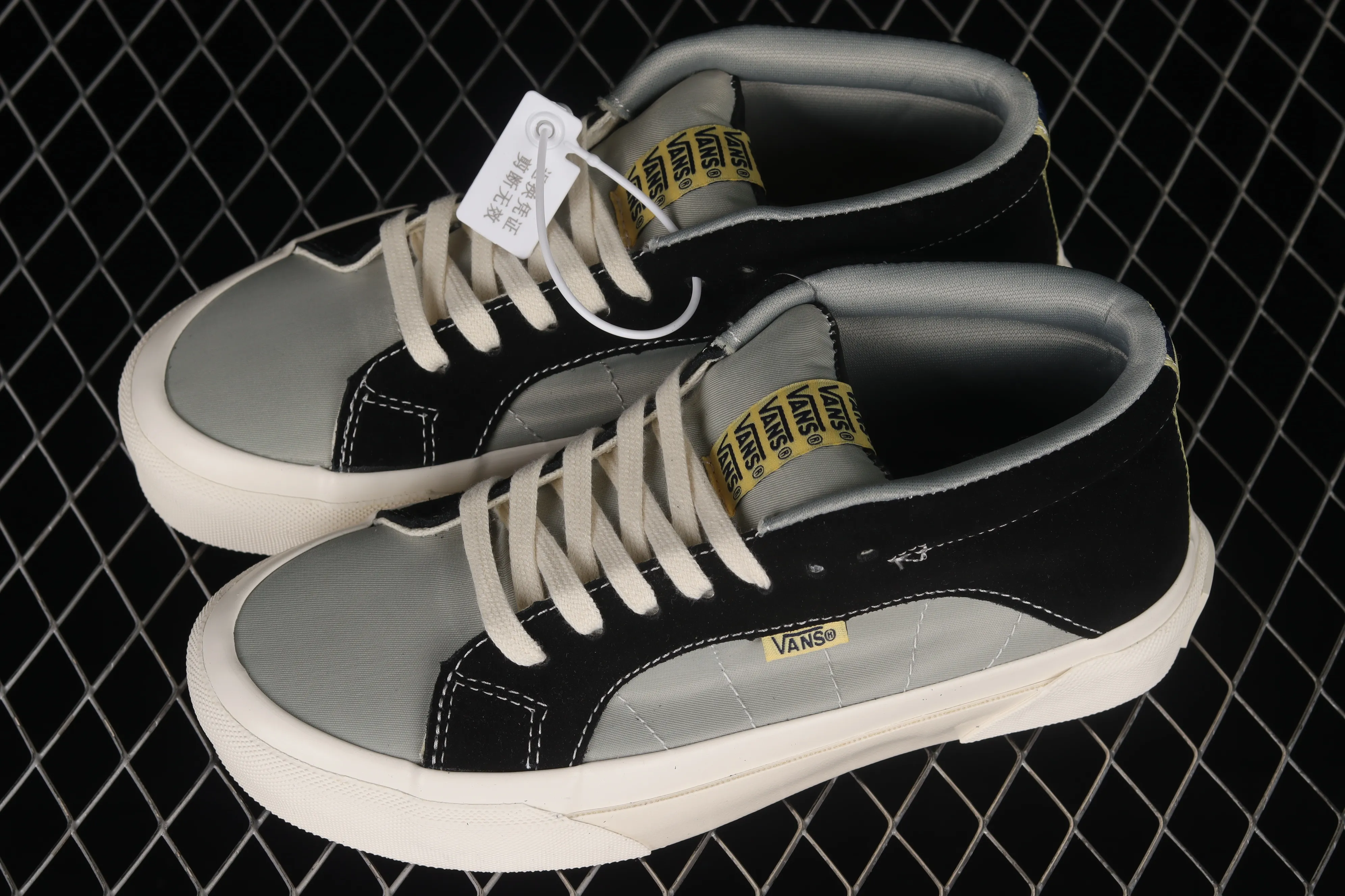 All categories Vans Vans series Vans Mid Vans China Vans Th Snake Trail Lx joint model China casual sneakers VN0A4UWR26M